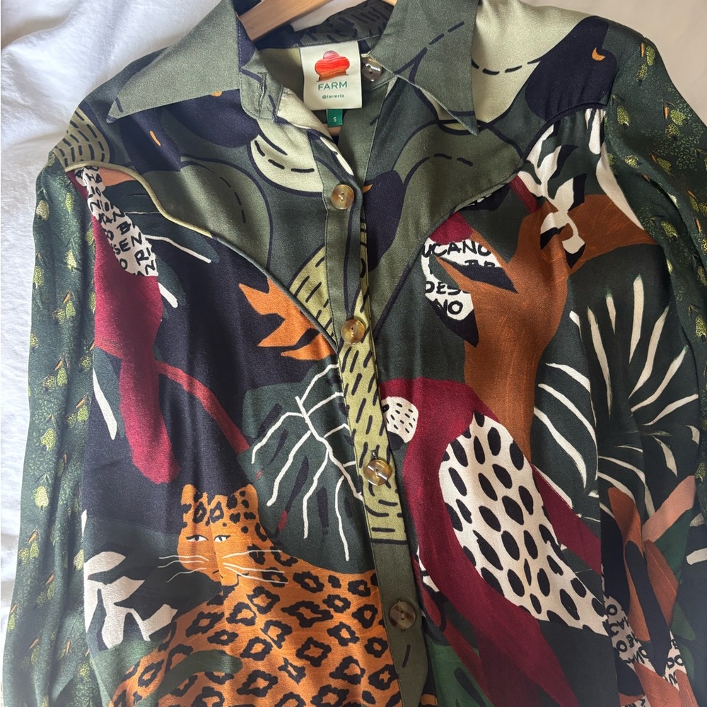 FARM Rio Multicolor Jungle Print Button Down Shirt - Picture 2 of 3
